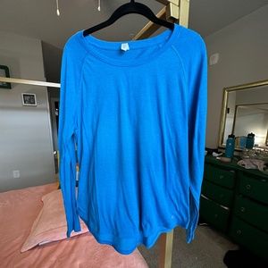 UA blue open back high low loose long sleeve tee